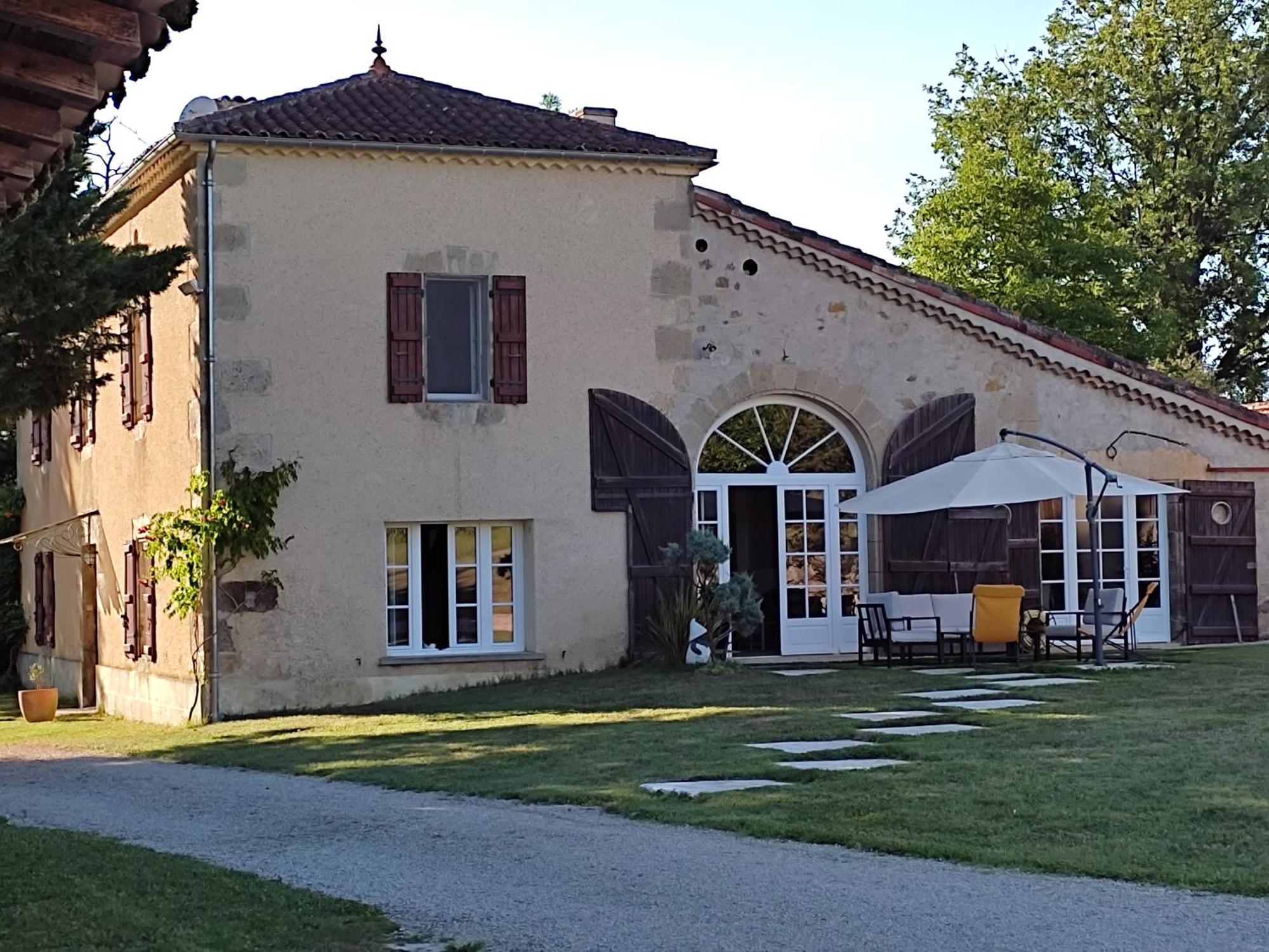 Le Logis Du Pradet Bed and Breakfast Moncrabeau Εξωτερικό φωτογραφία